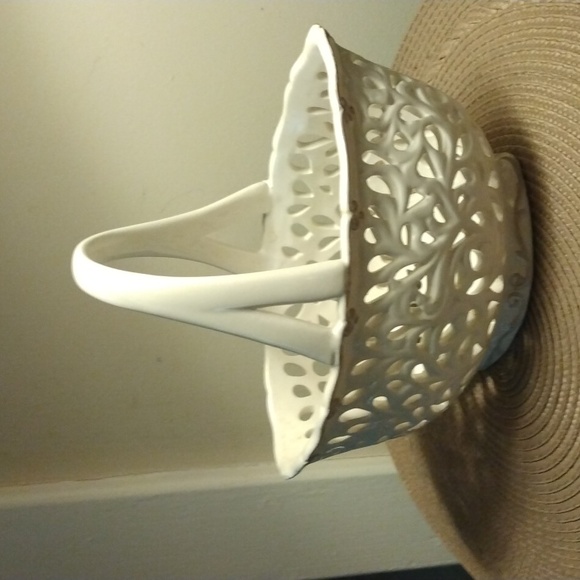 Ceramic Lacey Basket ND Exclusive Design. - Picture 2 of 4